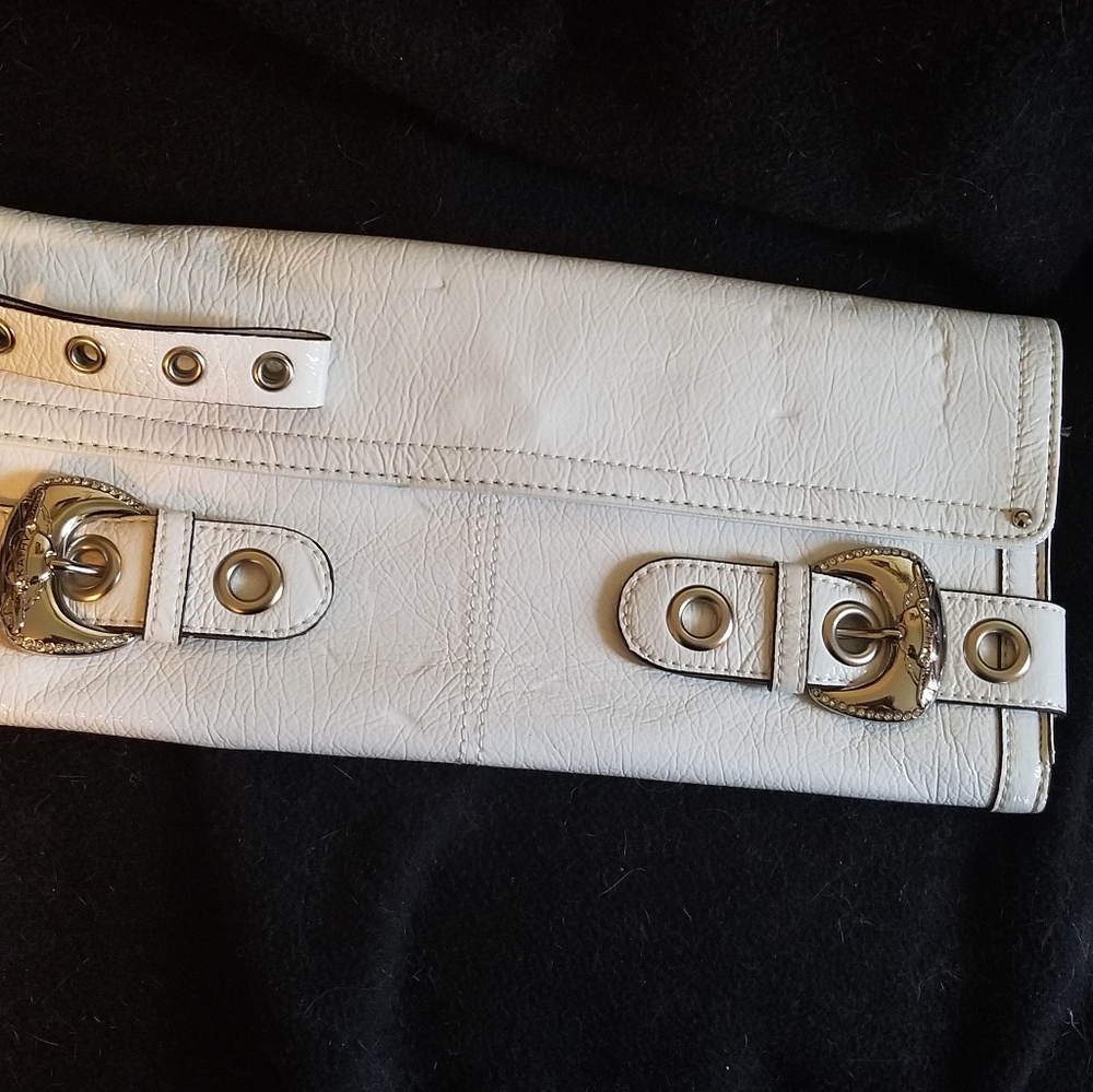 KATHY VAN ZEELAND WHITE CLUTCH WRISTLET